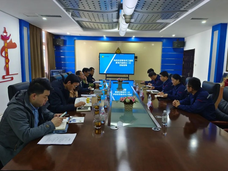 青島市工信局副局長姜海天一行蒞臨力克川液壓參觀指導(dǎo)1.jpg 青島市工信局副局長姜海天一行蒞臨力克川液壓參觀指導(dǎo)1.jpg